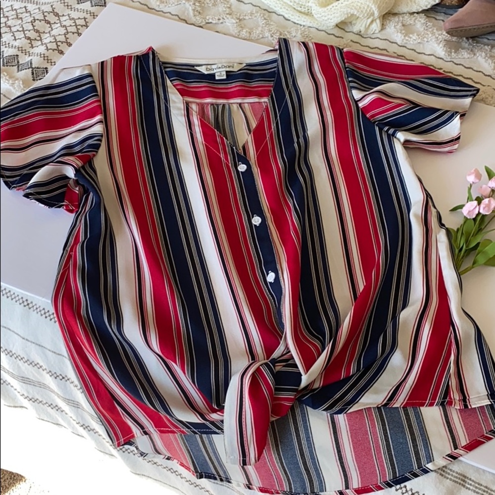Davi & Dani Tie Front Blouse